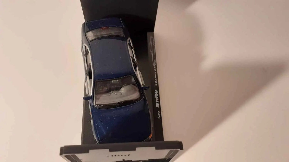 BMW 5 séries Sedan bleue Bernard Miniatures