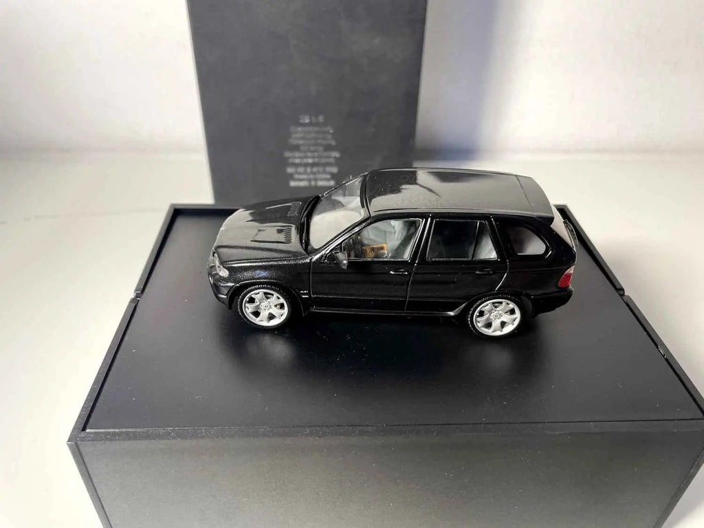 BMW X5 4.4i noire (coffret présentoir noir) Bernard Miniatures