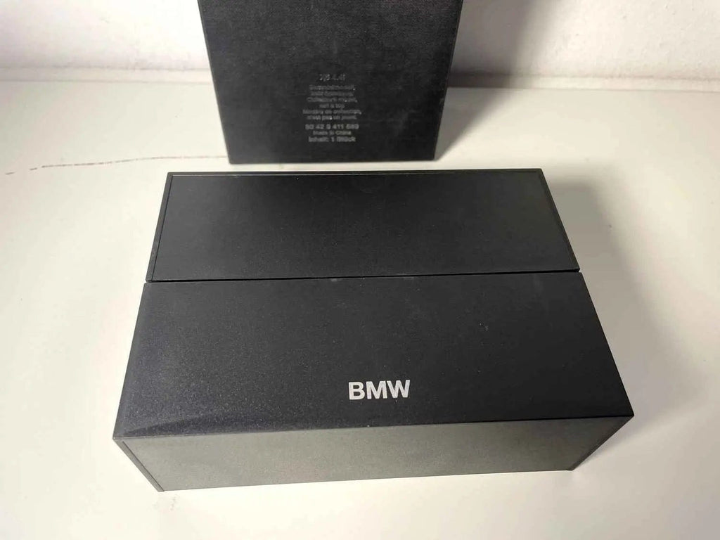 BMW X5 4.4i noire (coffret présentoir noir) Bernard Miniatures