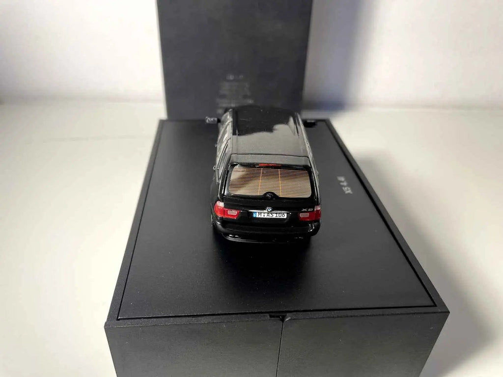 BMW X5 4.4i noire (coffret présentoir noir) Bernard Miniatures
