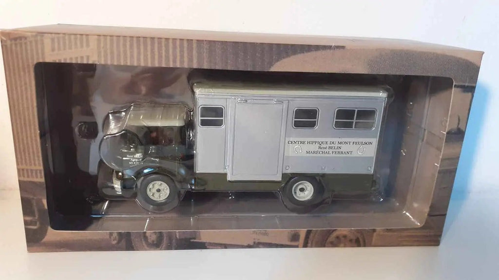 Camion BERLIET GBK de 1967 transport de chevaux "Centre hippique du Mont Feulson" (camion gris et vert très foncé) Bernard Miniatures