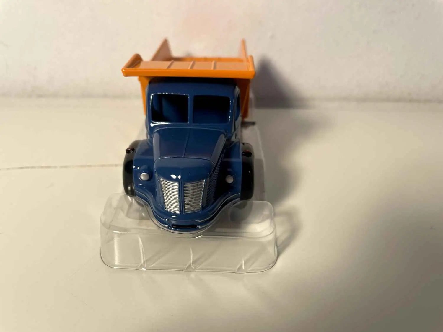 Camion Berliet bleue avec benne basculante Carrières orange Dinky-Toys (éditions Atlas) Bernard Miniatures