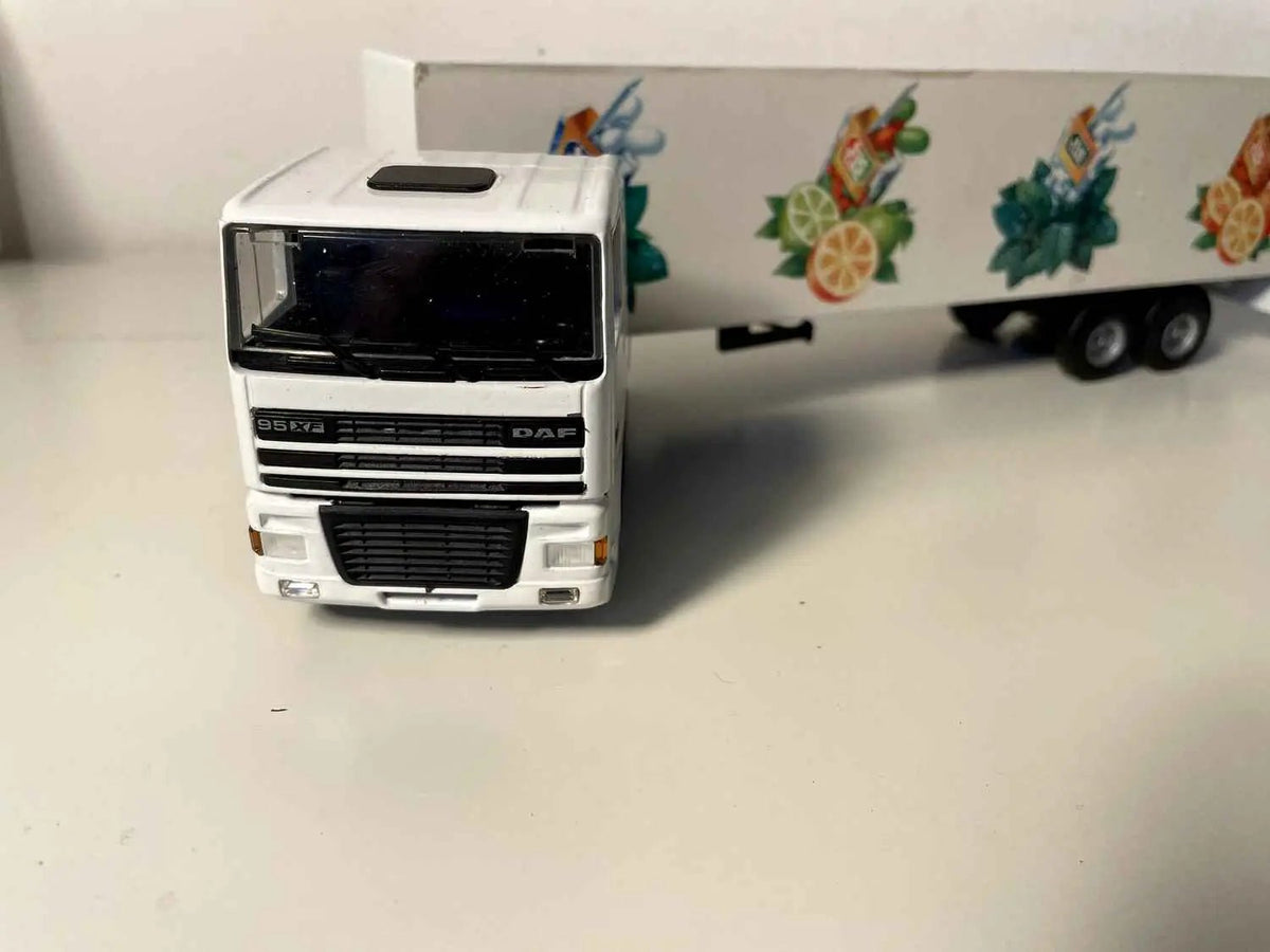 Camion DAF avec publicité pour les bonbons TIC-TAC (fabricant LION-TOYS) Bernard Miniatures