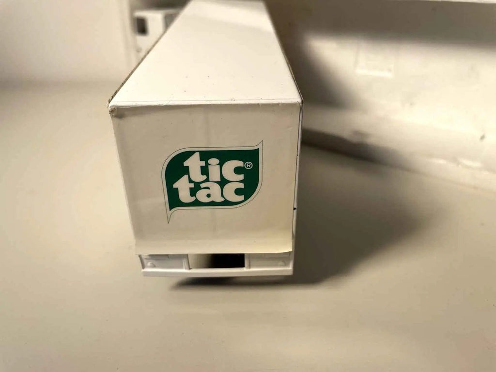 Camion DAF avec publicité pour les bonbons TIC-TAC (fabricant LION-TOYS) Bernard Miniatures