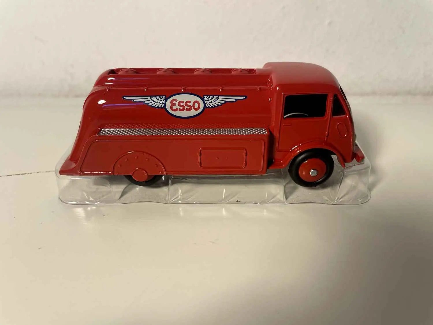 Camion Ford citerne rouge ESSO Dinky-Toys (éditions Atlas) Bernard Miniatures