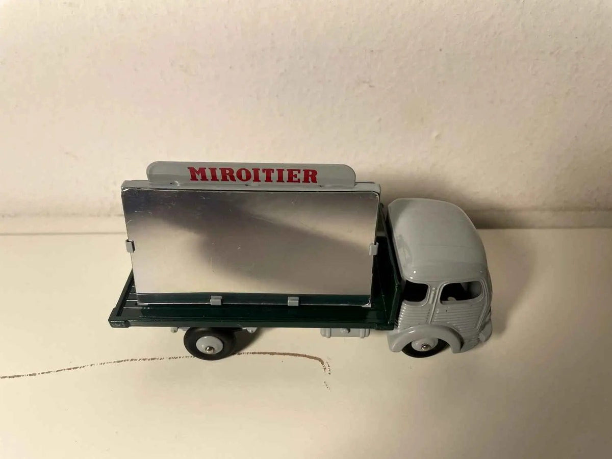 Camion miroitier Simca Cargo gris Dinky-Toys (éditions Atlas) Bernard Miniatures