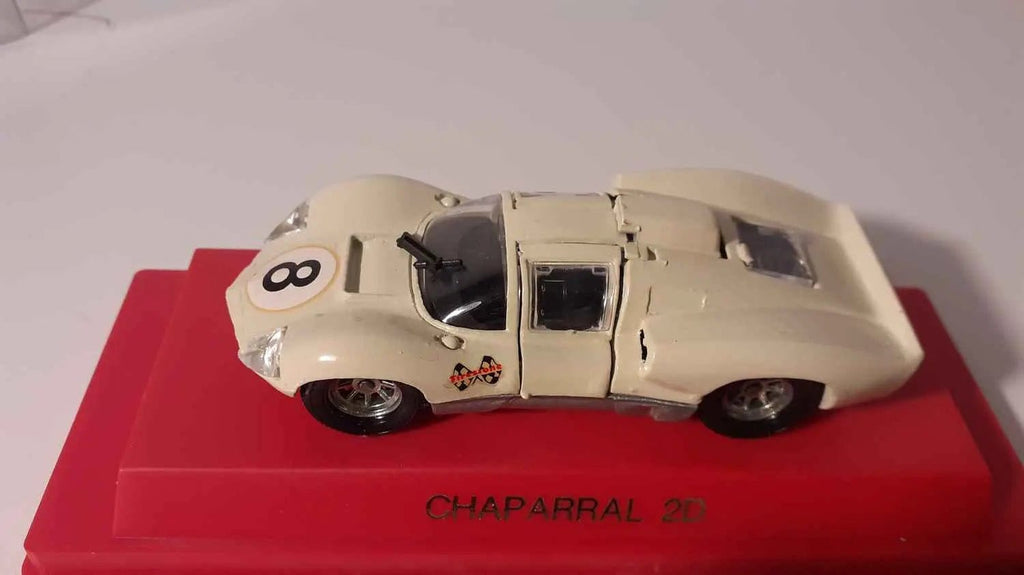 Chaparral 2D beige avec le numéro 8 (voiture à priori repeinte) VEREM Bernard Miniatures