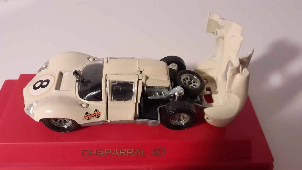Chaparral 2D beige avec le numéro 8 (voiture à priori repeinte) VEREM Bernard Miniatures