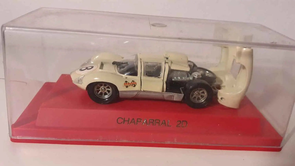 Chaparral 2D beige avec le numéro 8 (voiture à priori repeinte) VEREM Bernard Miniatures
