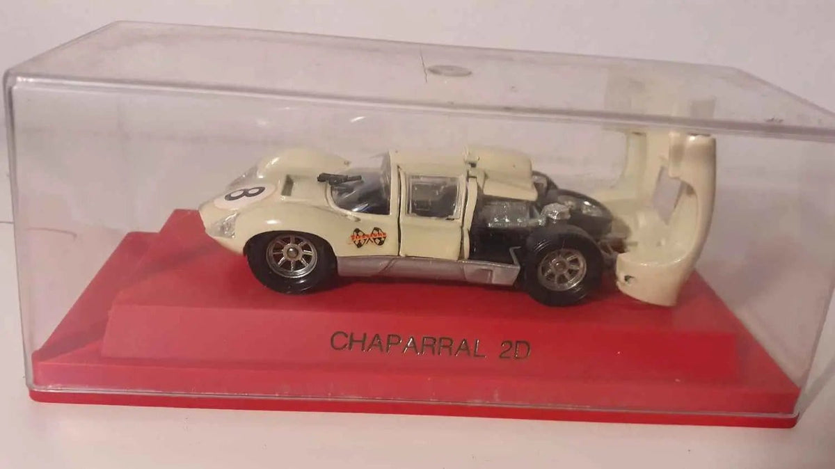 Chaparral 2D beige avec le numéro 8 (voiture à priori repeinte) VEREM Bernard Miniatures