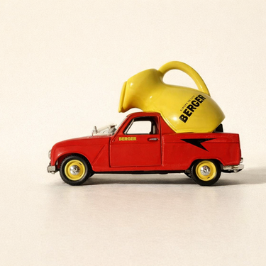 Voiture Miniature Renault 4 rouge avec publicité Berger du tour de France de 1964