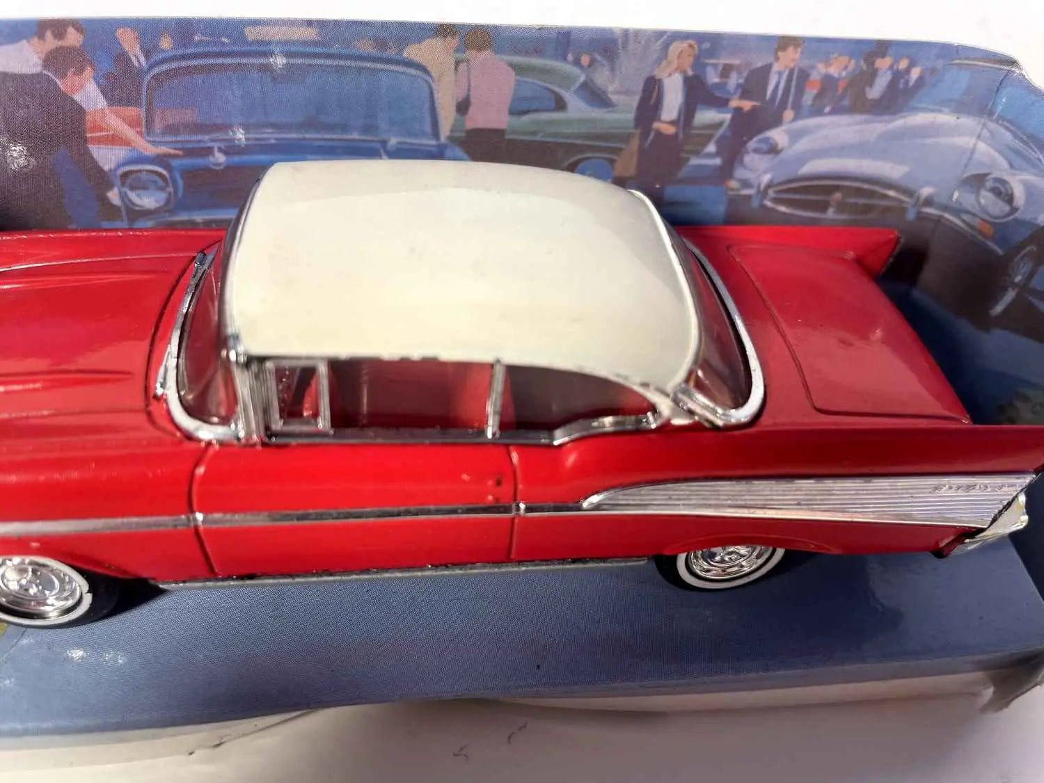 Chevrolet Bel Air rouge et toit blanc cassé de 1957 Dinky-Toys Matchbox Bernard Miniatures