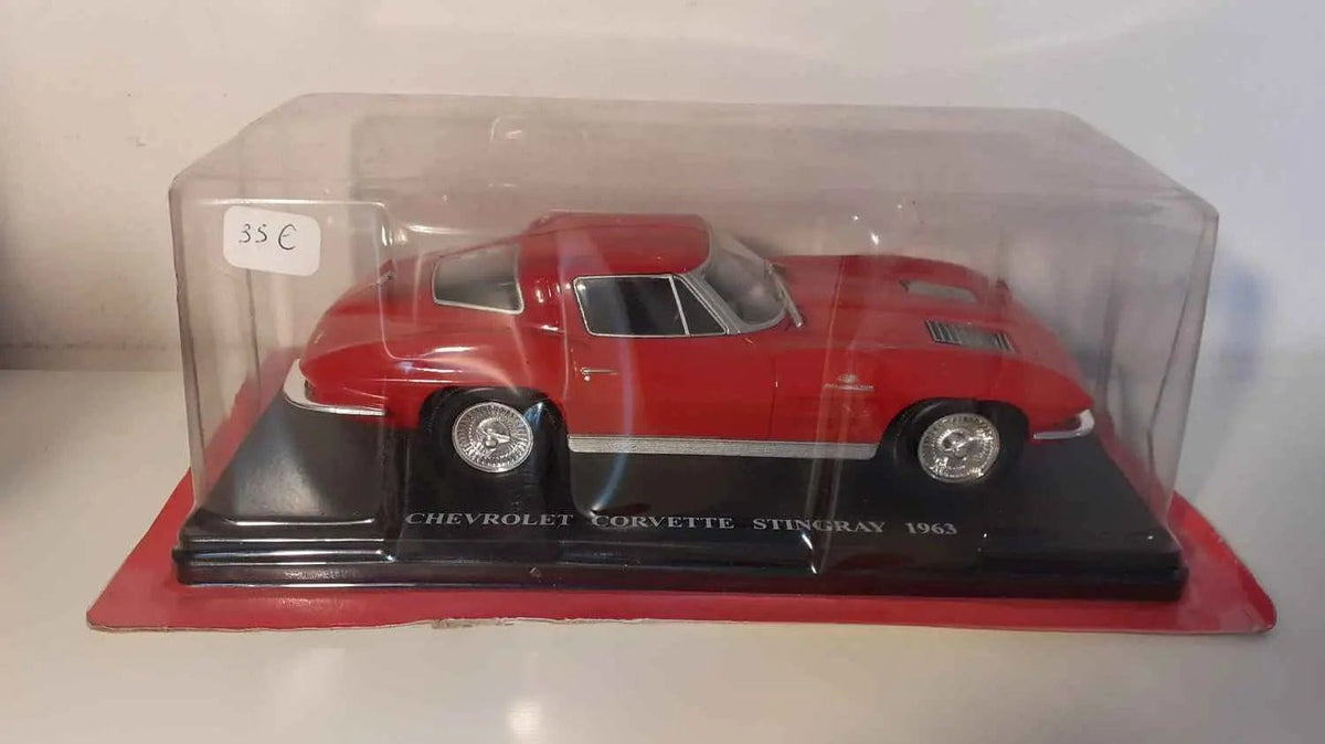 Chevrolet Corvette Stingray rouge foncée de 1963 (échelle 1/24ème) Bernard Miniatures