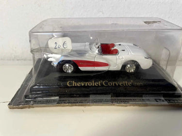 Chevrolet Corvette blanche et rouge de 1957 (voiture américaine) Bernard Miniatures