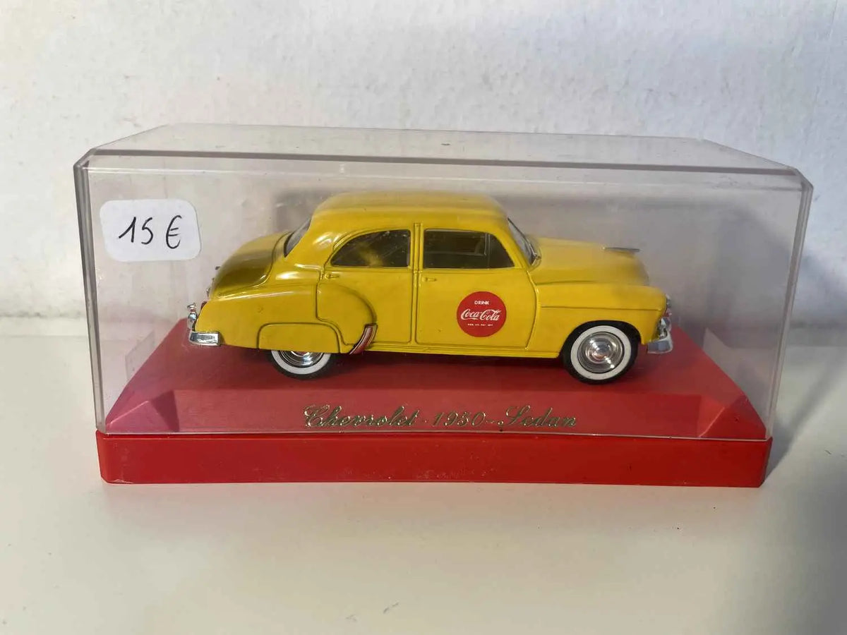 Chevrolet Sedan jaune avec publicité COCA-COLA (Solido) Bernard Miniatures