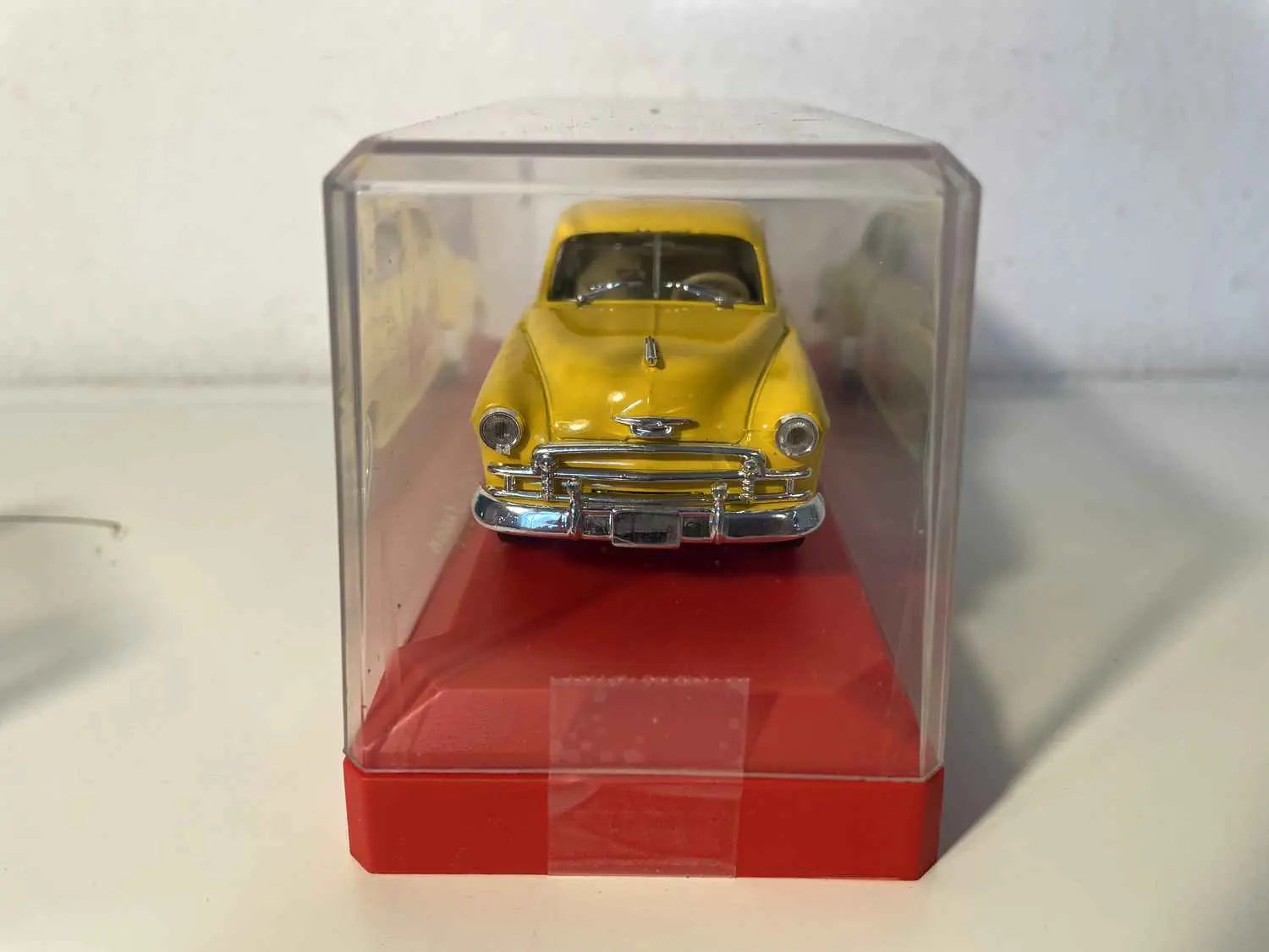 Chevrolet Sedan jaune avec publicité COCA-COLA (Solido) Bernard Miniatures