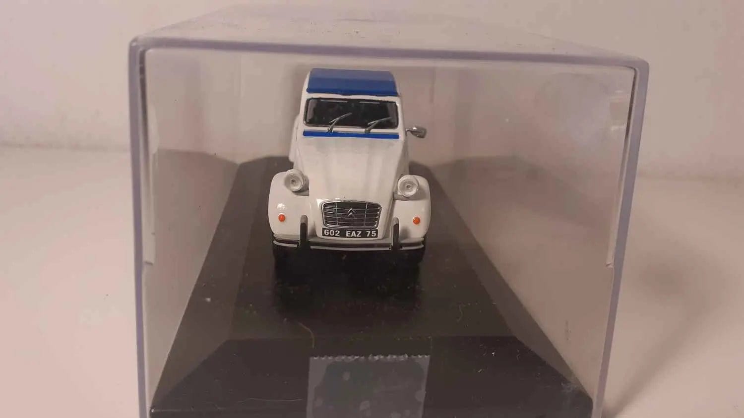 Citroën 2 CV blanche et bleue HACHETTE Bernard Miniatures