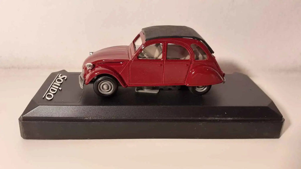 Citroën 2 CV bordeaux de 1979 Bernard Miniatures