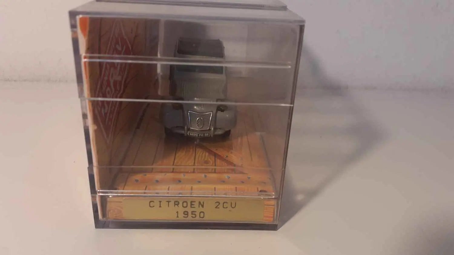 Citroën 2 CV grise de 1950 (Norev) Bernard Miniatures