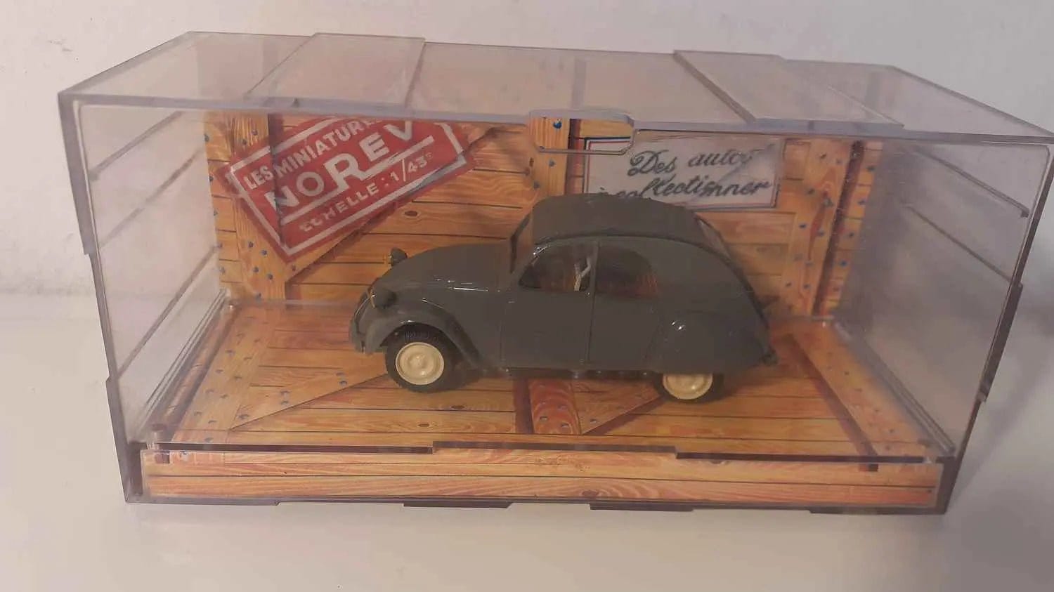 Citroën 2 CV grise de 1954 (Norev) Bernard Miniatures