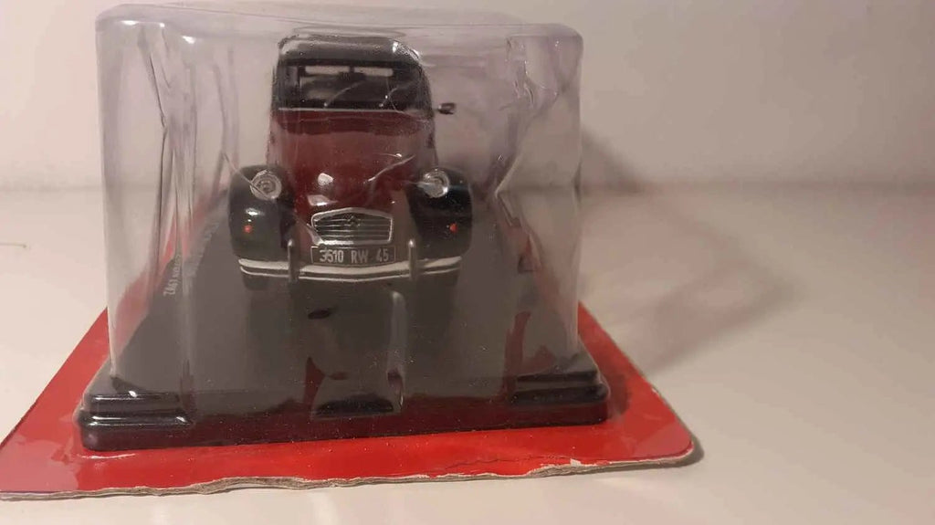 Citroën 2 CV6 Charleston bordeaux et noire de 1982 (échelle 1/24ème) Bernard Miniatures