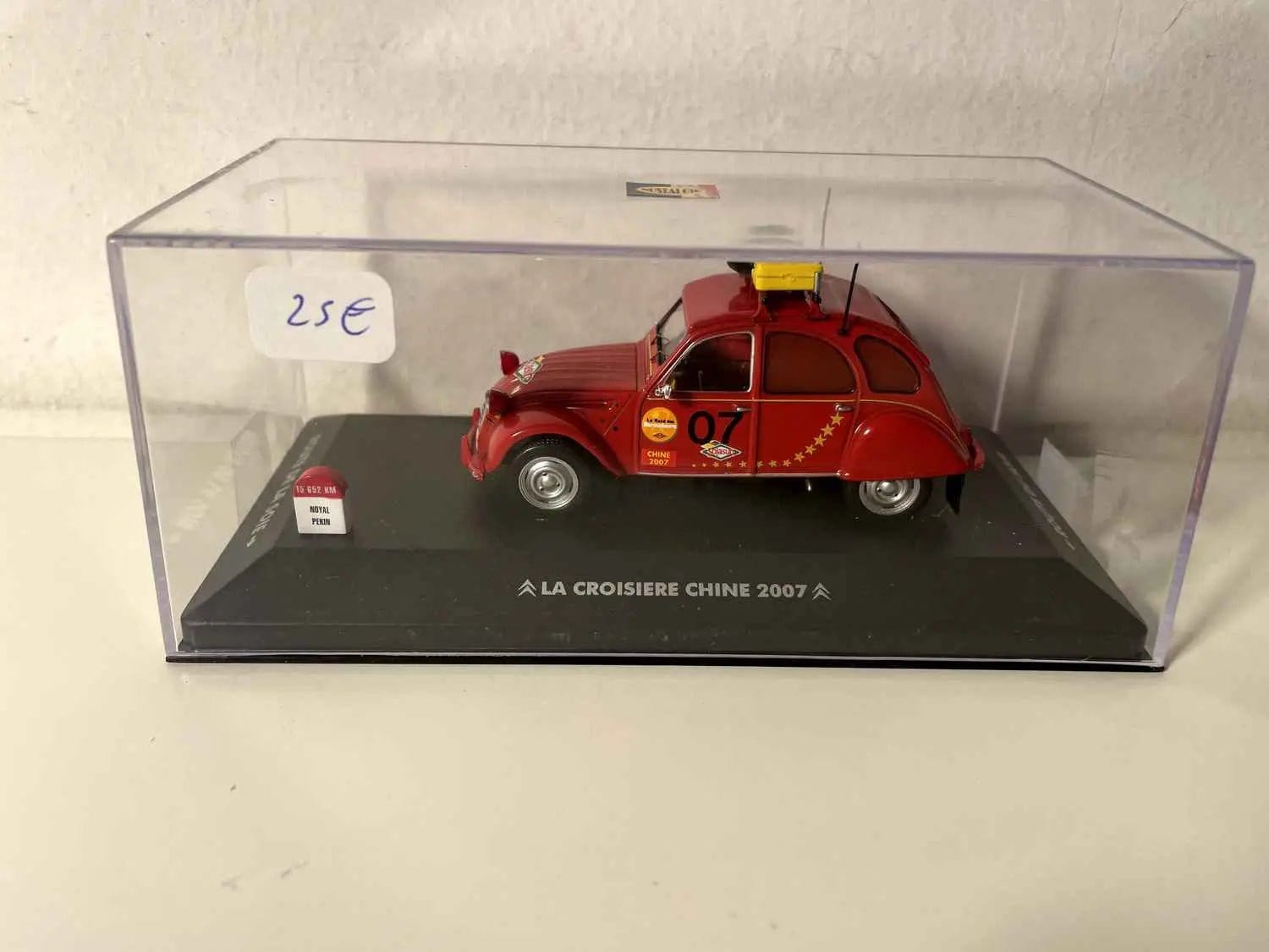 Citroën 2CV rouge foncée La croisière de Chine de 2007 - le raid des baroudeurs Bernard Miniatures