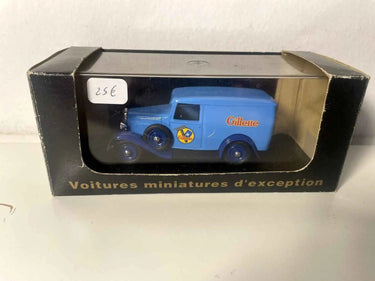 Citroën 500kg bleue avec publicité GILLETTE Bernard Miniatures