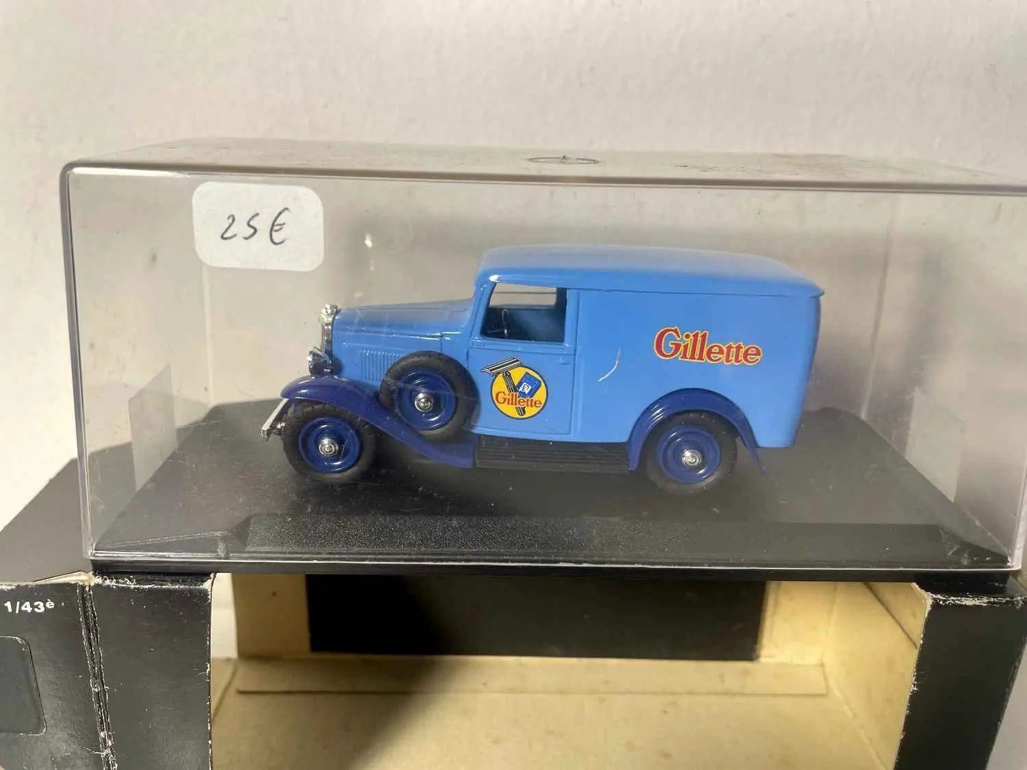 Citroën 500kg bleue avec publicité GILLETTE Bernard Miniatures