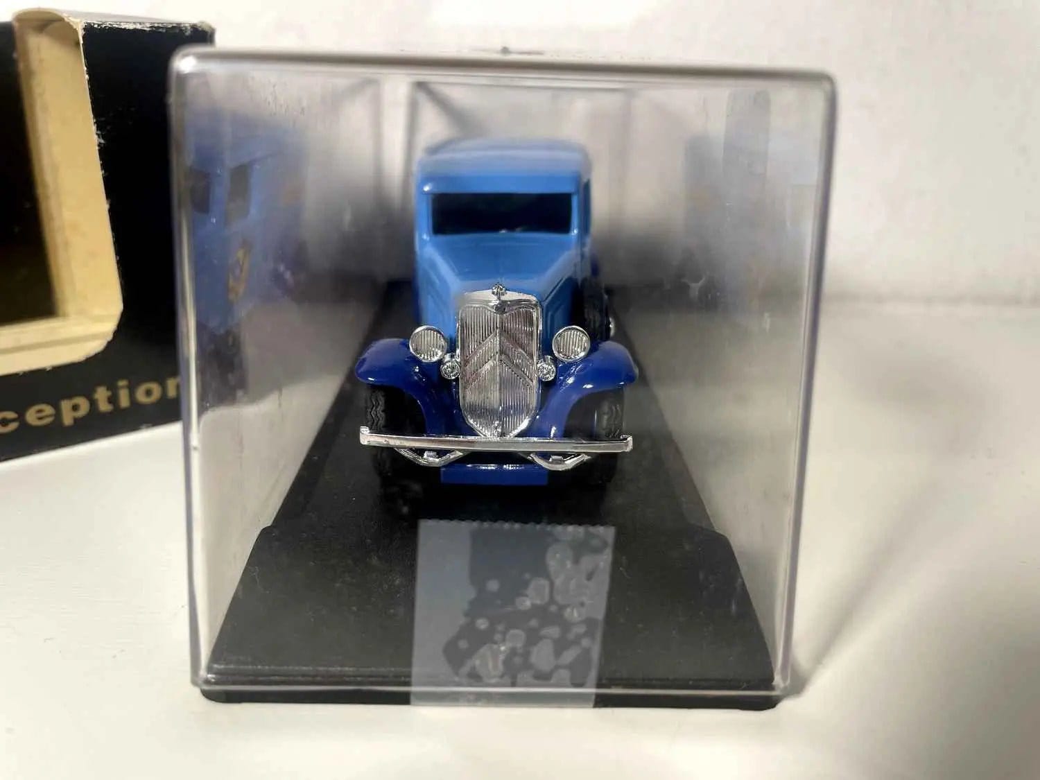 Citroën 500kg bleue avec publicité GILLETTE Bernard Miniatures