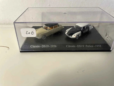 Citroën DS19 beige de 1956 + Citroën DS19 de police noire et blanche de 1958 (Echelle HO) Bernard Miniatures