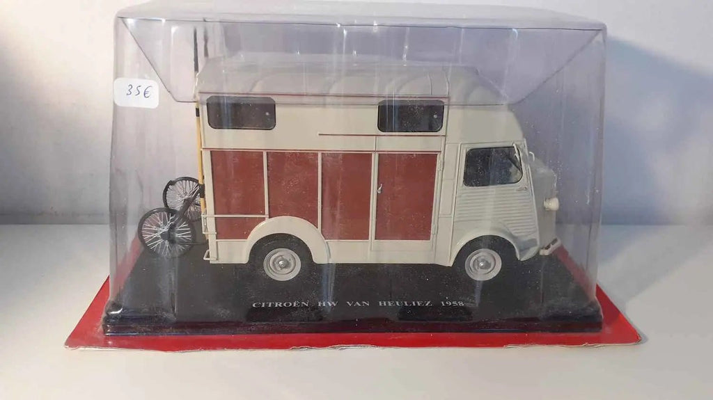 Citroën HW Van Heuliez de 1958 transport de chevaux (échelle 1/24ème) Bernard Miniatures