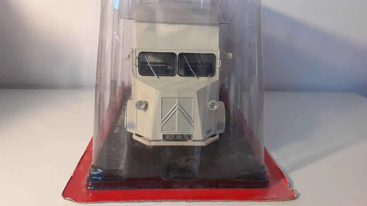 Citroën HW Van Heuliez de 1958 transport de chevaux (échelle 1/24ème) Bernard Miniatures
