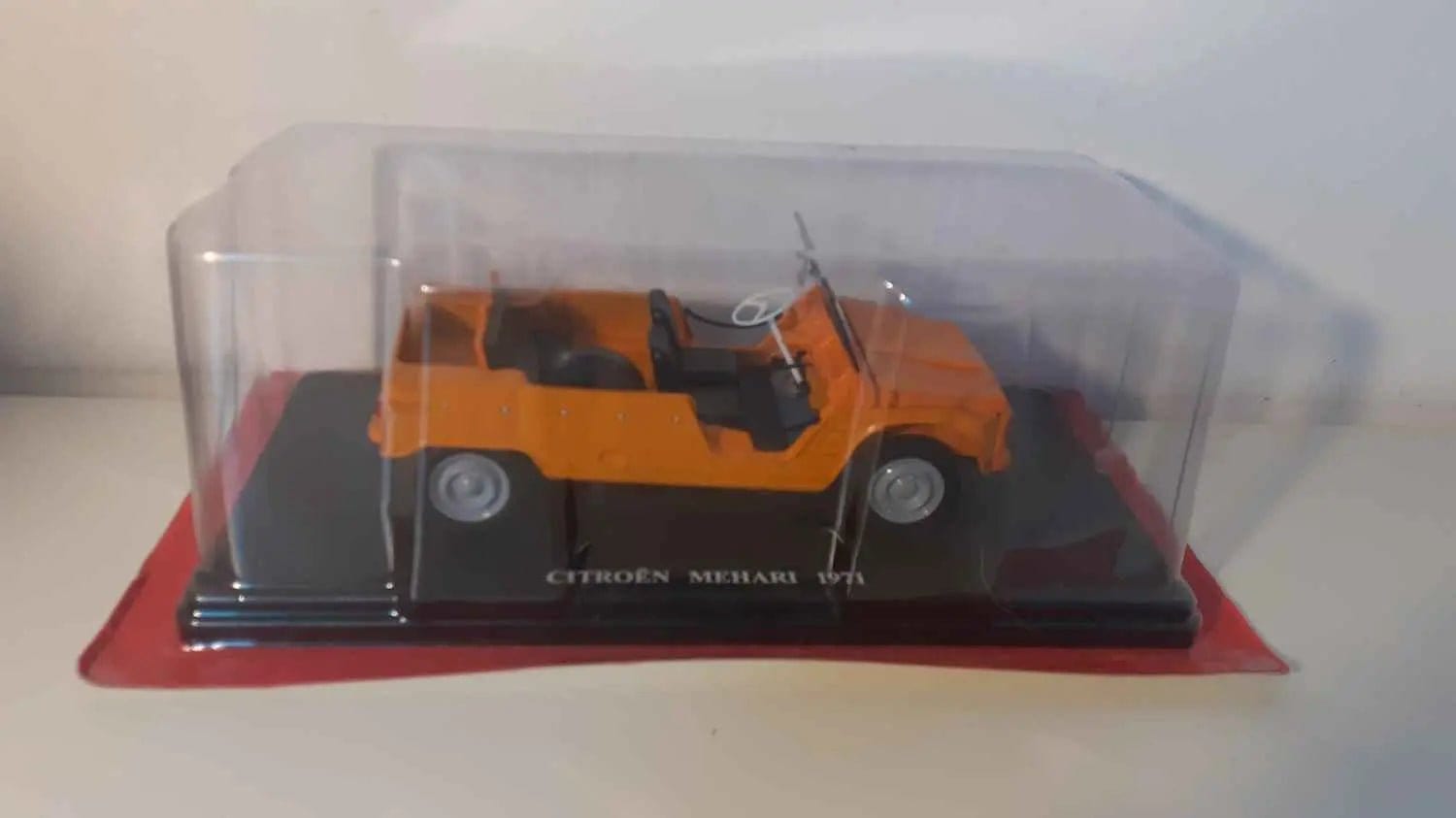 Citroën Méhari orange de 1971 (échelle 1/24ème) Bernard Miniatures