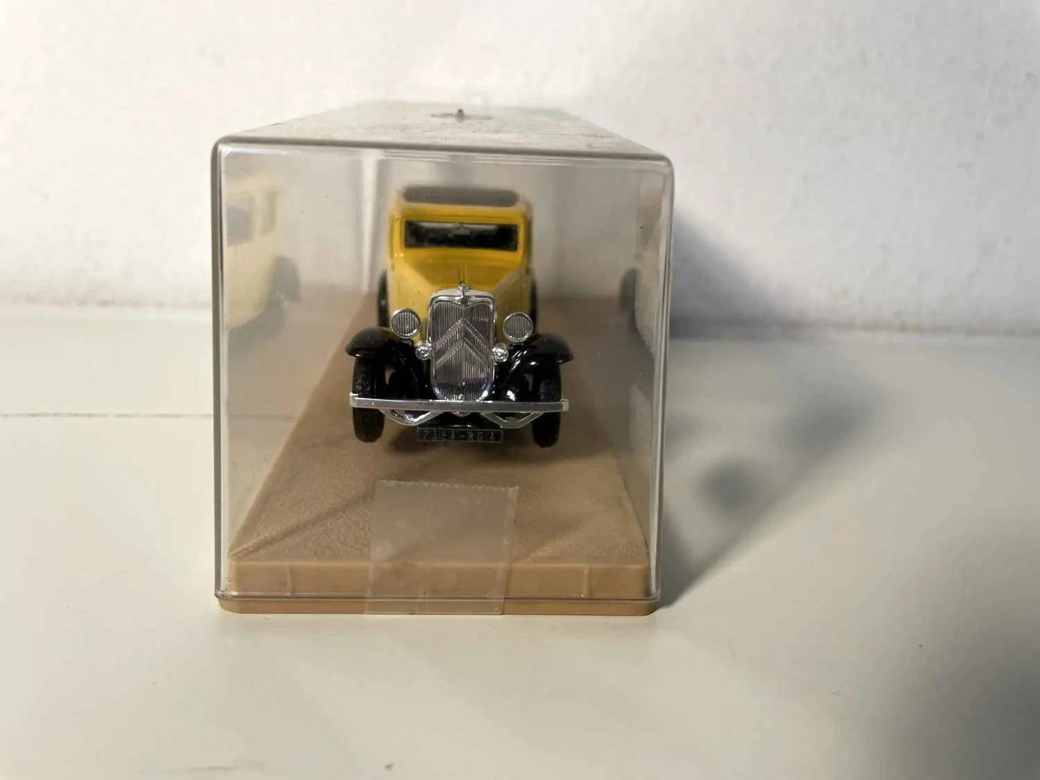 Citroën ROSALIE jaune de 1933 (Eligor) Bernard Miniatures