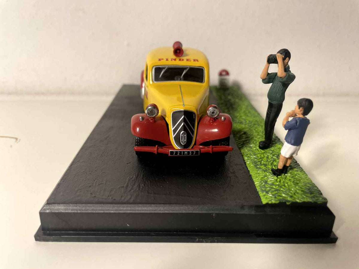 Citroën Traction avant jaune et rouge du cirque Pinder - La Nationale 7 Bernard Miniatures