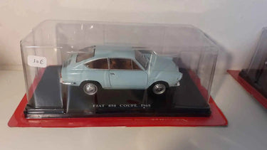 Fiat 850 coupé bleu pâle de 1965 (échelle 1/24ème) Bernard Miniatures