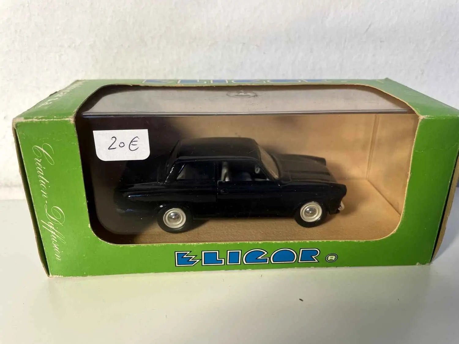 Ford Cortina berline noire de 1965 (Eligor) Bernard Miniatures