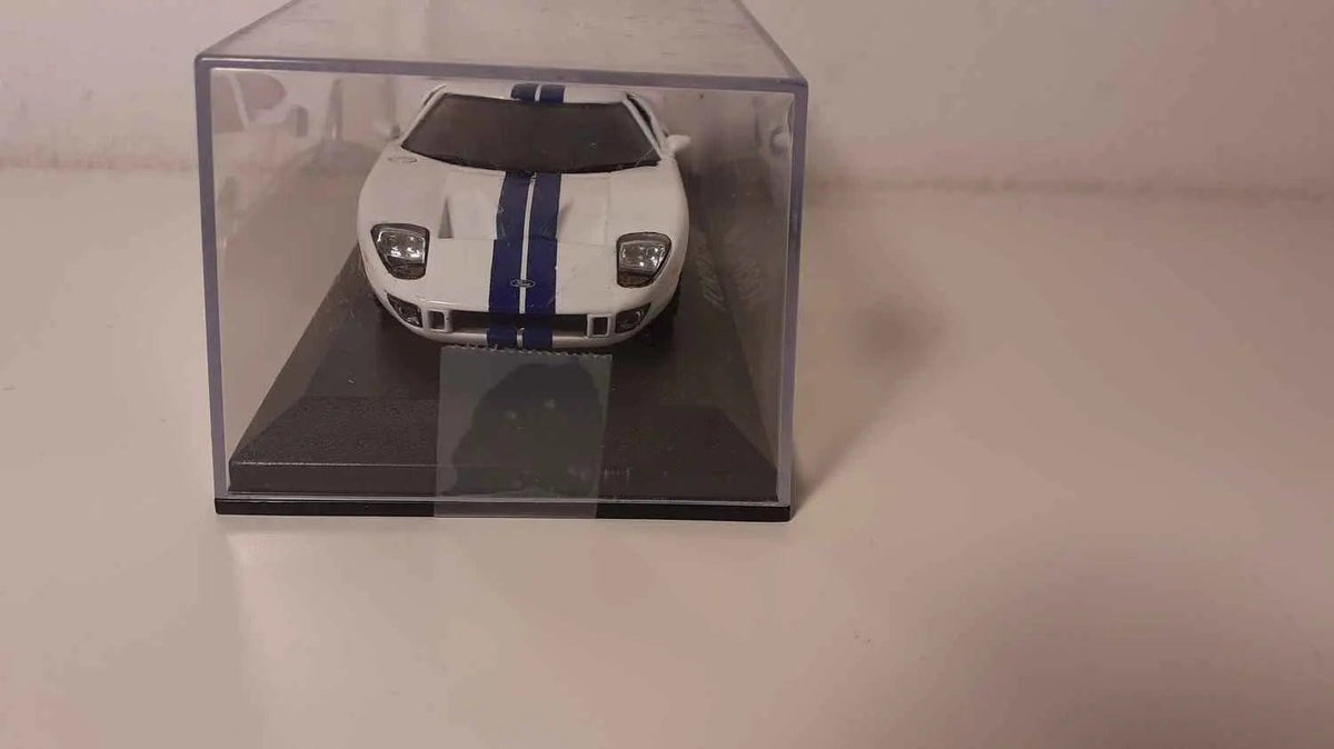 Ford GT40 blanche et barres bleues (voiture américaine) Bernard Miniatures