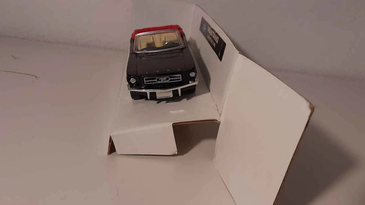 Ford Mustang convertible noire de 1964 (marque CityCruiser) (voiture américaine) Bernard Miniatures