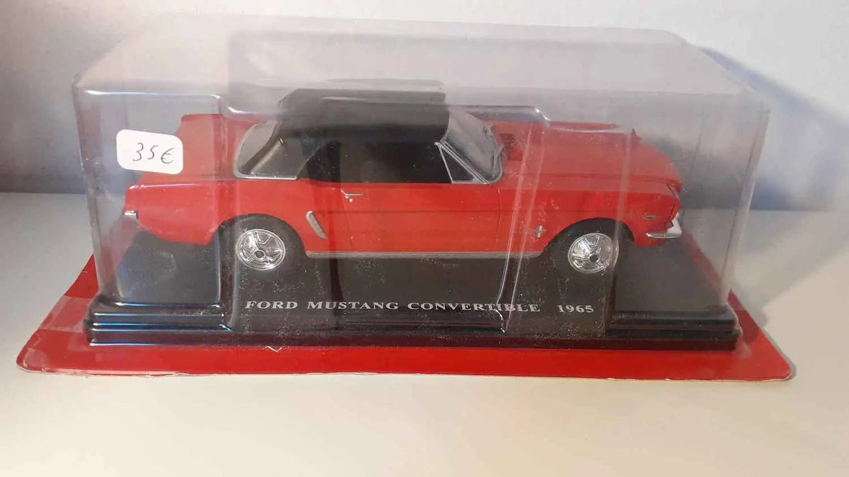 Ford Mustang convertible rouge de 1965 (échelle 1/24ème) Bernard Miniatures