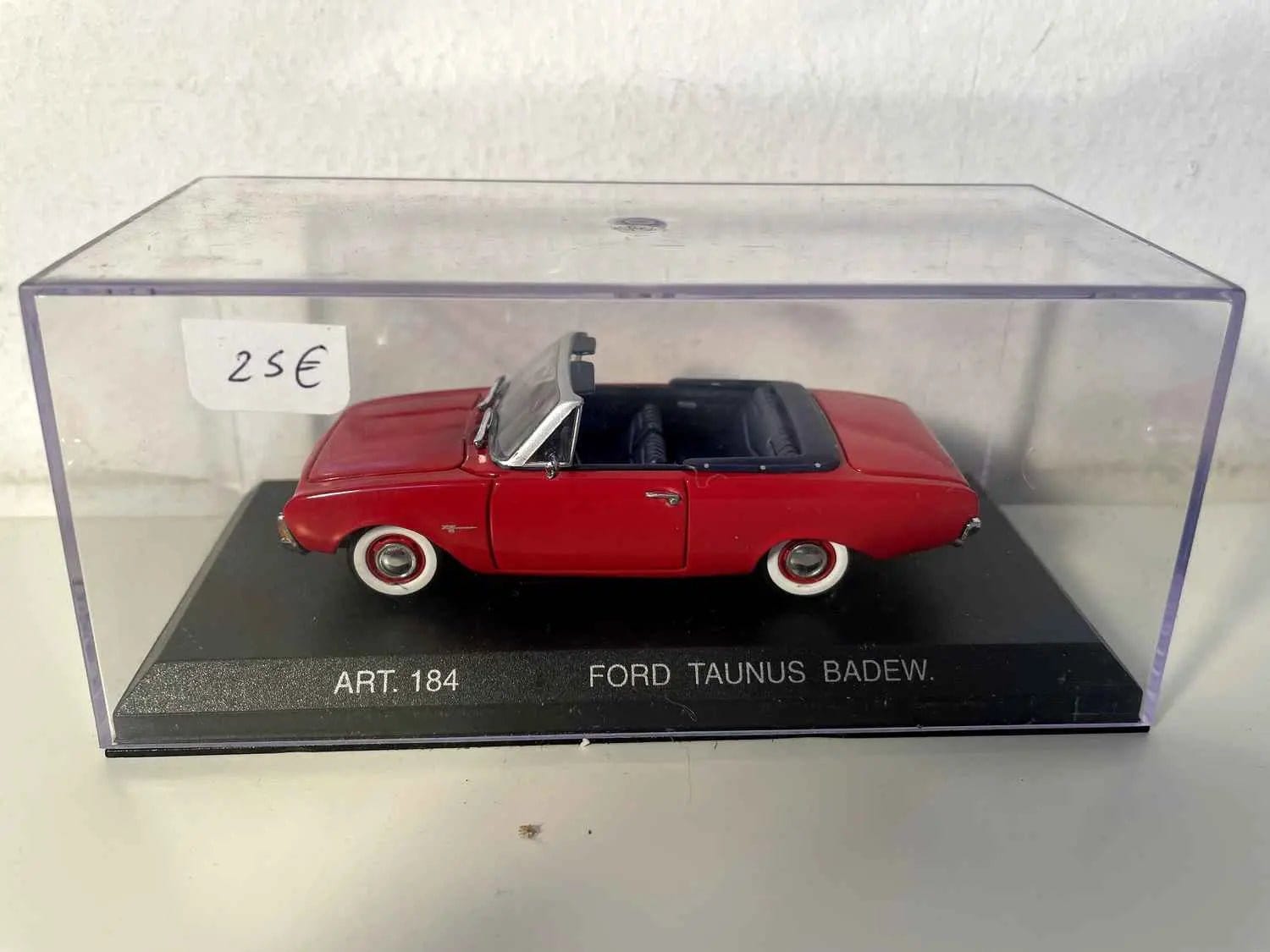 Ford Taunus Badew rouge (collection DétailCars article N°184) Bernard Miniatures
