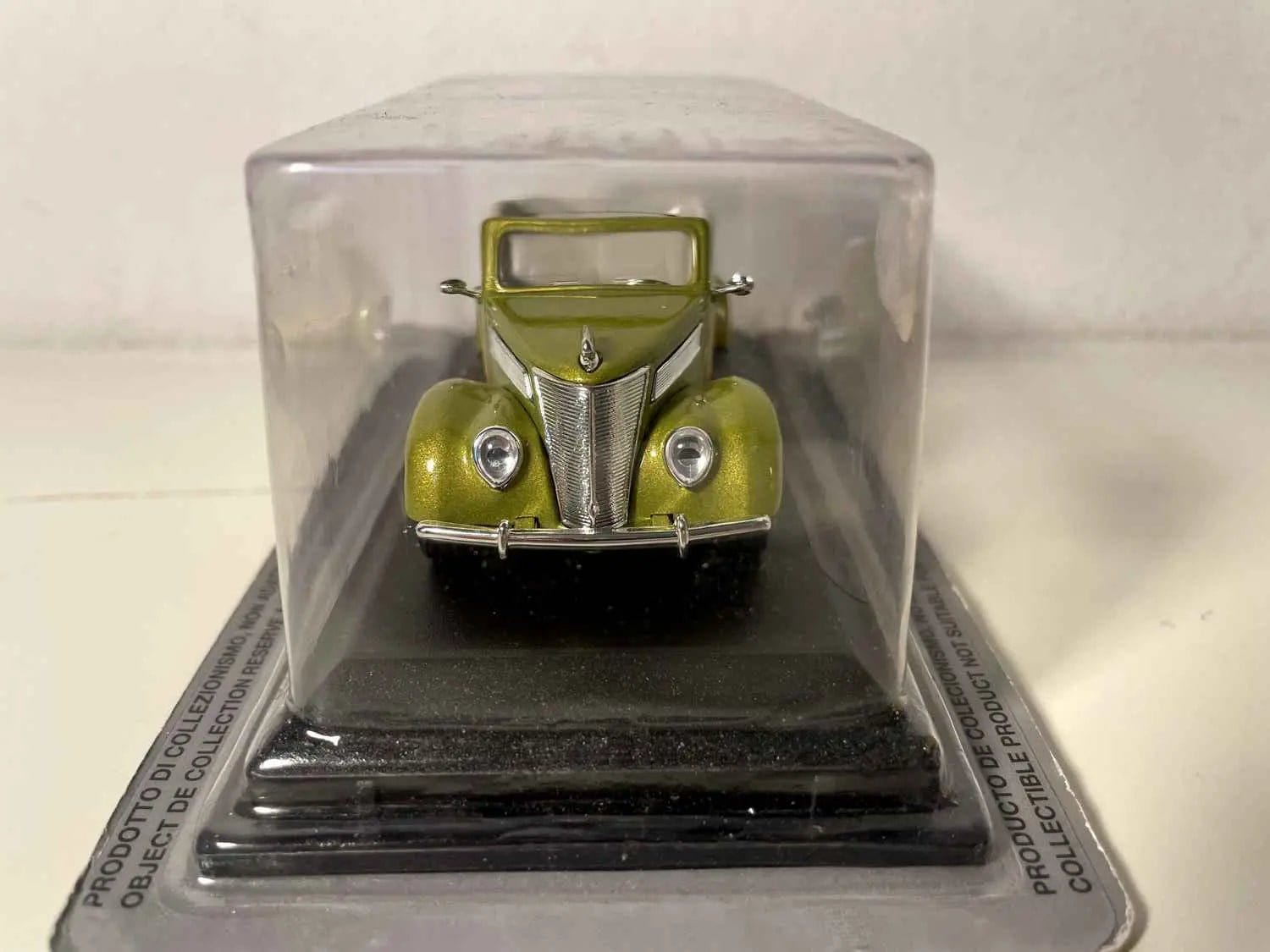 Ford V8 convertible verte de 1937 (voiture américaine) Bernard Miniatures