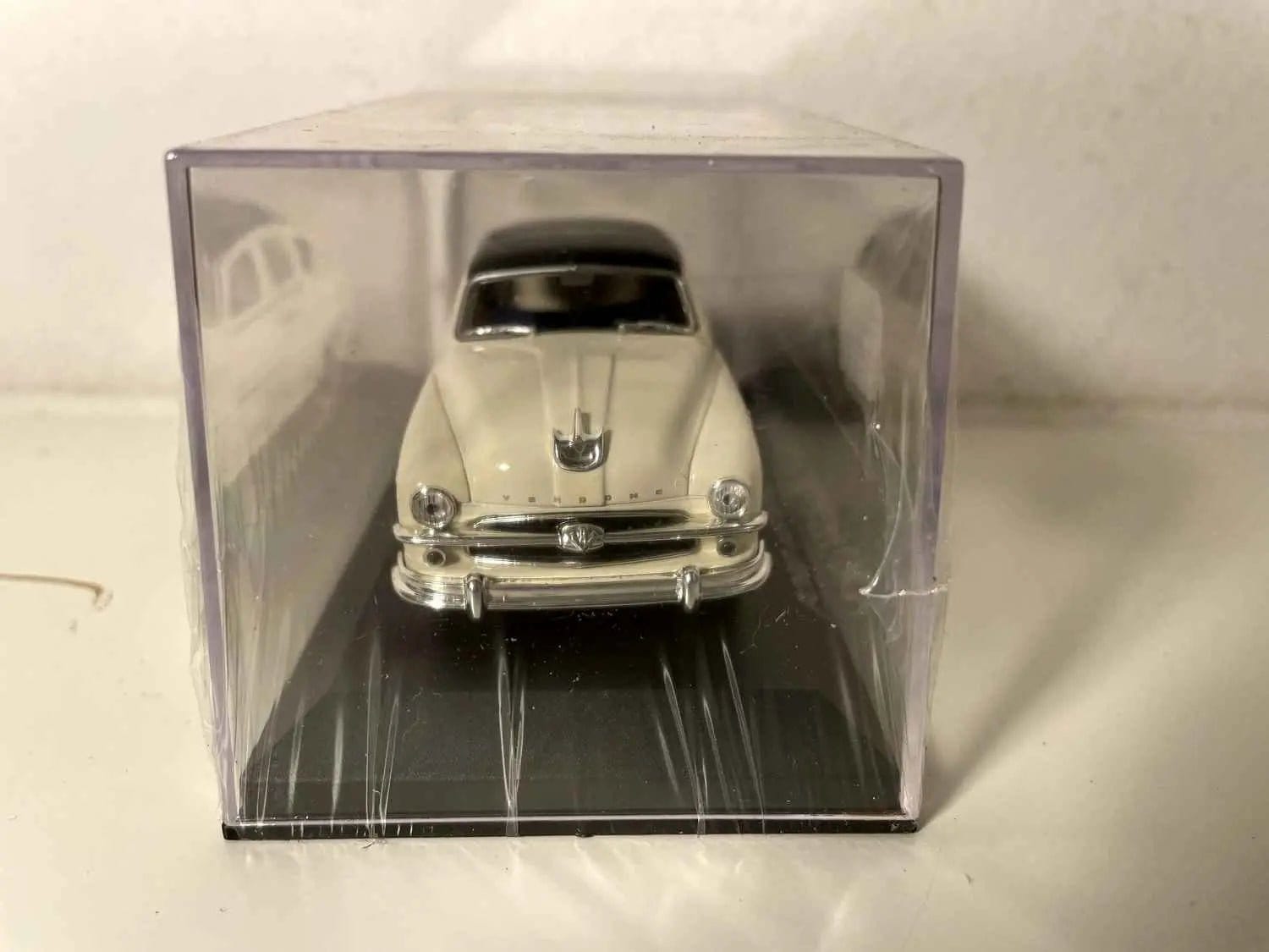 Ford Vedette Vendôme blanche et toit noir Bernard Miniatures
