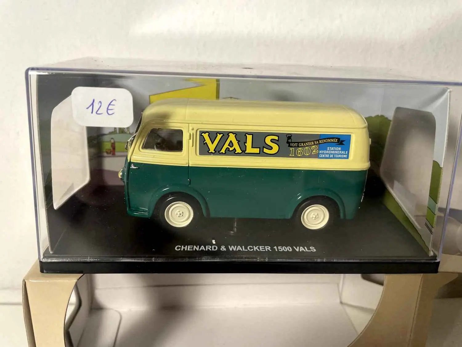 Fourgon Chenard et Walcker 1500 vert et jaune pâle avec la publicité VALS Bernard Miniatures