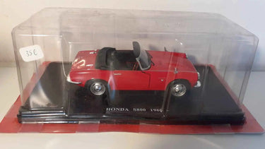 Honda S800 rouge de 1966 (échelle 1/24ème) Bernard Miniatures