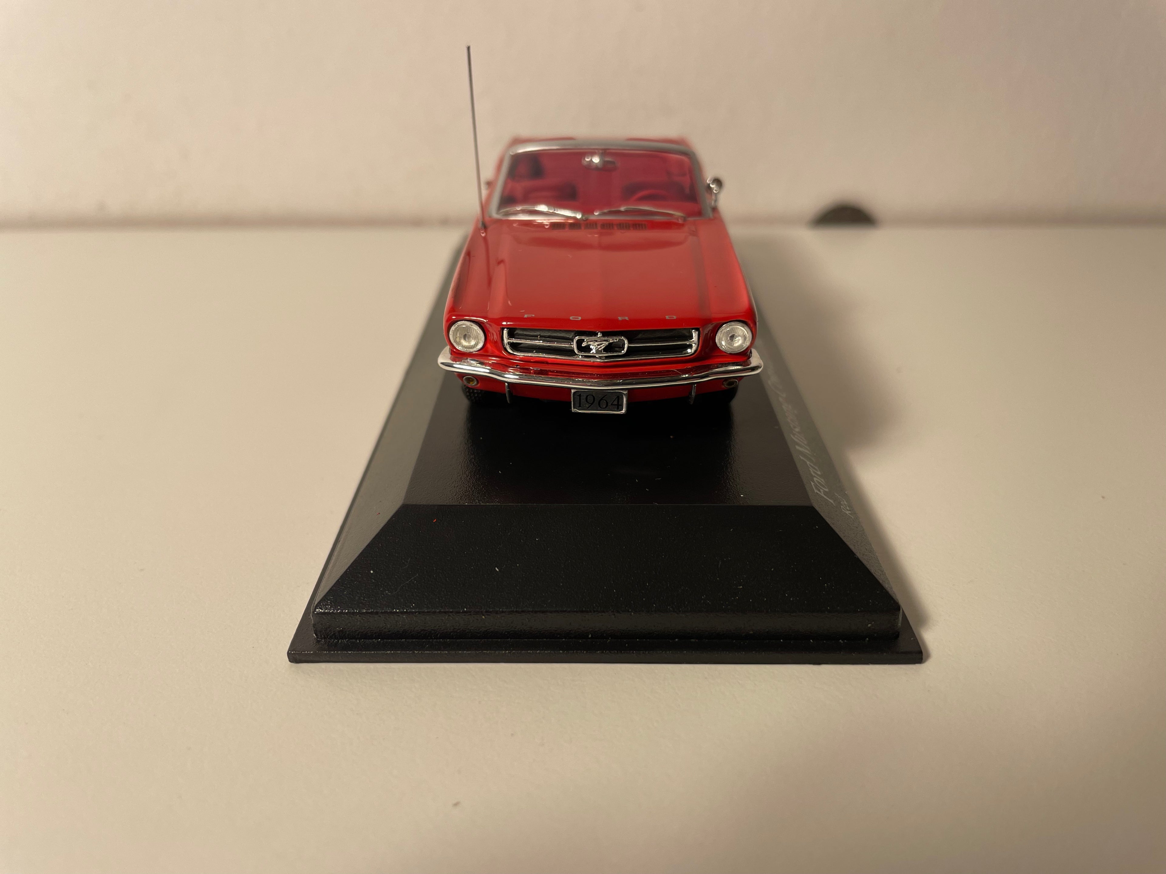 Ford Mustang Cabriolet rout 1964 - MINICHAMPS (amerikanescht Auto)