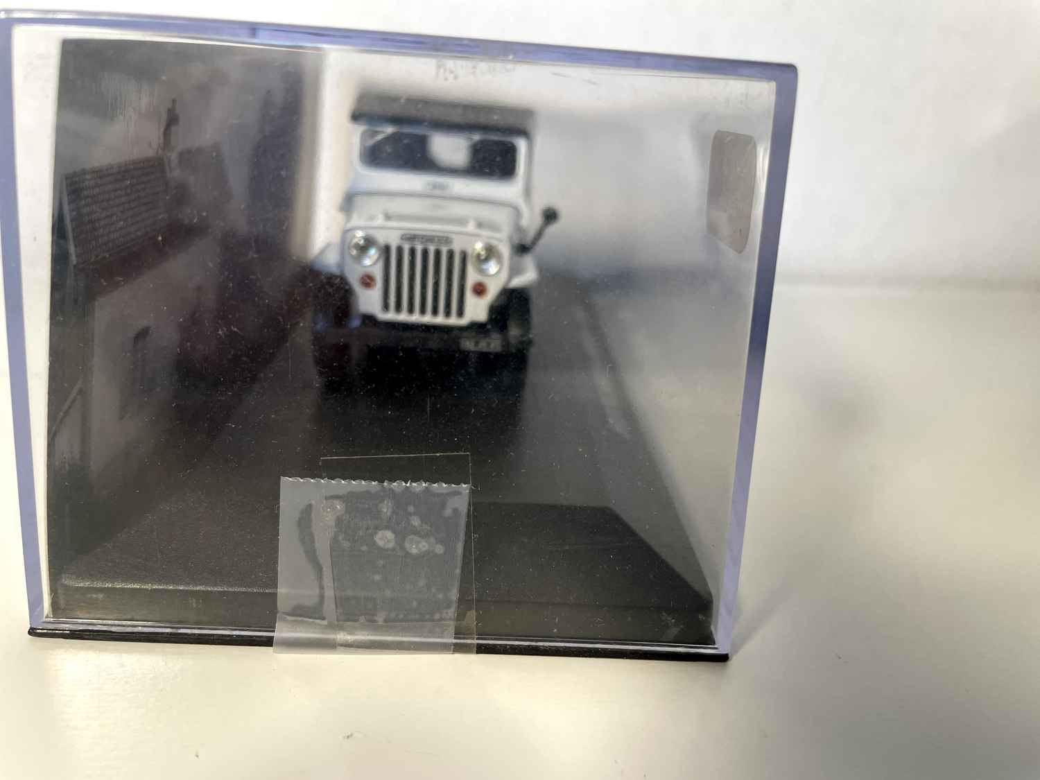 1960 Wäissen Hotchkiss JH102 mat schwaarzem Daach (Jeep)