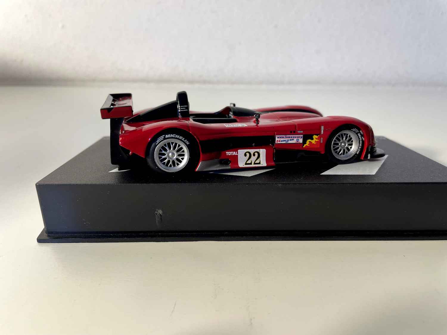 Panoz Roadster LMP01 vermelho e preto número 22 - 24 Horas de Le Mans 2002