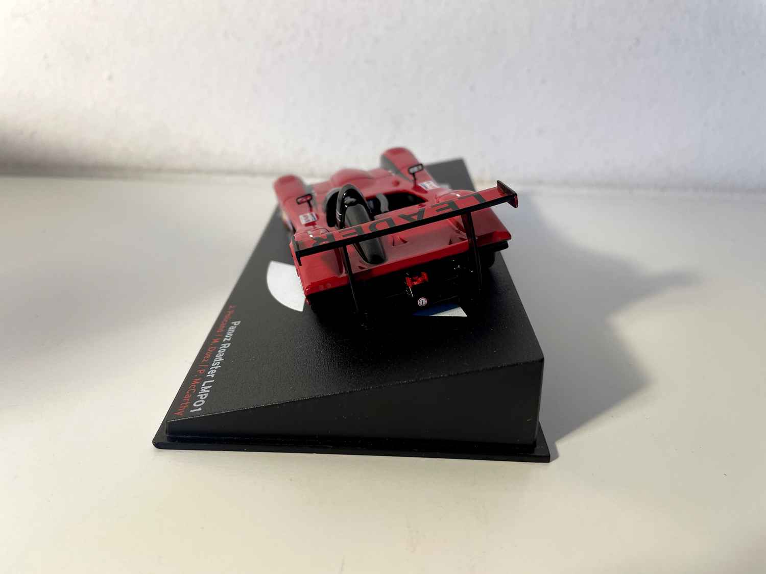 Panoz Roadster LMP01 vermelho e preto número 22 - 24 Horas de Le Mans 2002