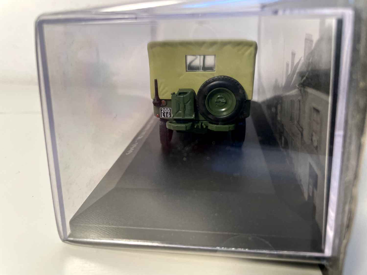 Donkelgréngen Delahaye VLR vun 1949 (Jeep)